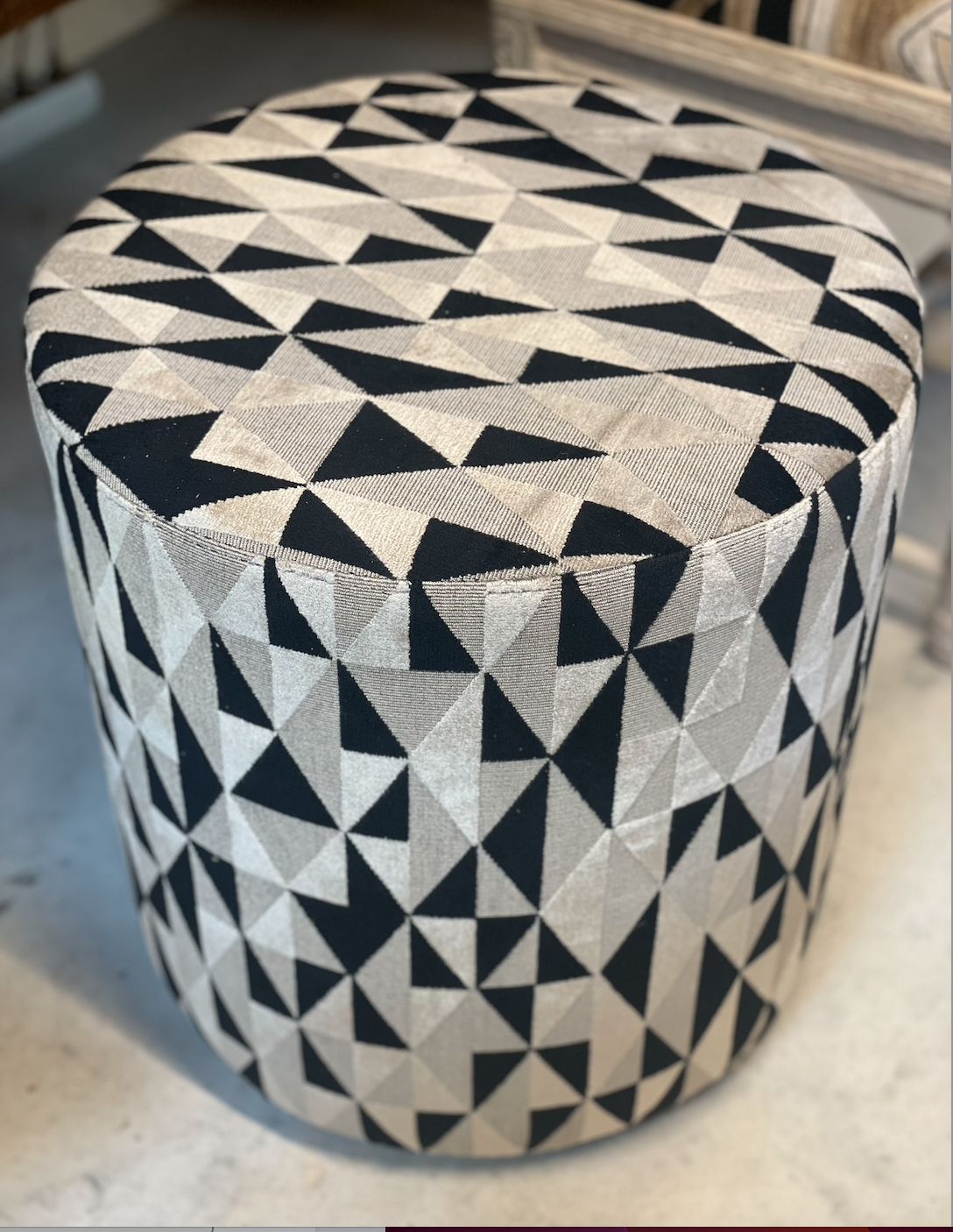 Stool zig zag