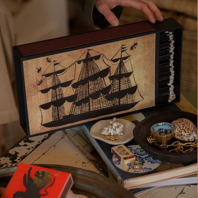 Giant ship Matches