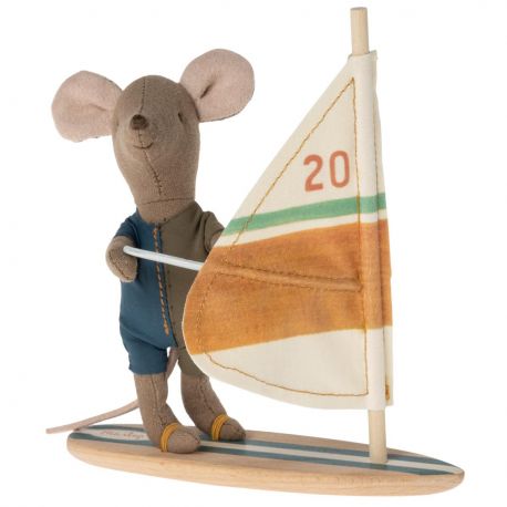 Souris petit-frère et sa planche à voile Maileg