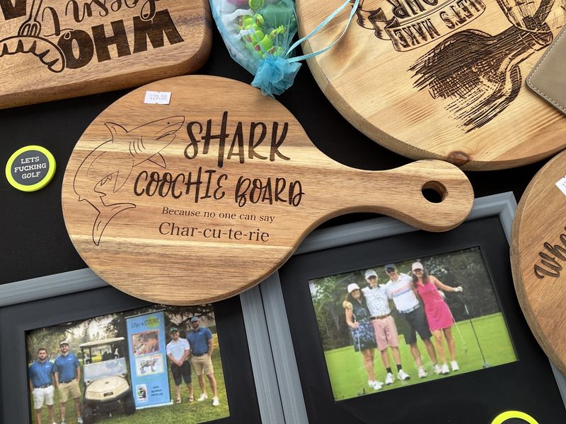 8” round cutting board with handle