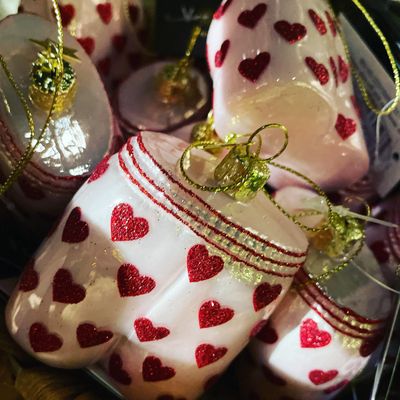 Ornament glass soft pink opal boxer shorts H7.5cm