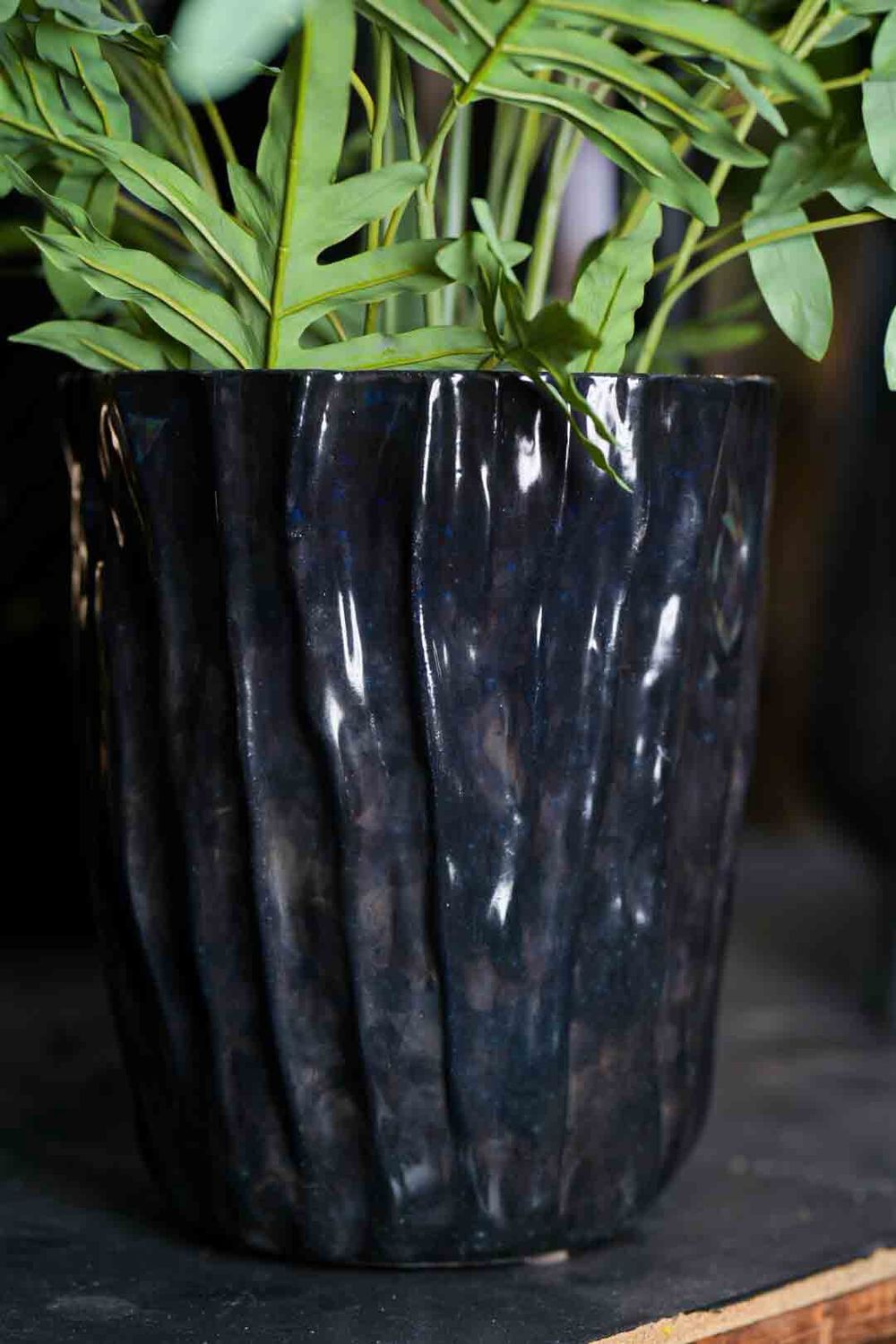 Vase Waves Tall 35 cm | Design vaas met golvende structuur voor moderne interieurs