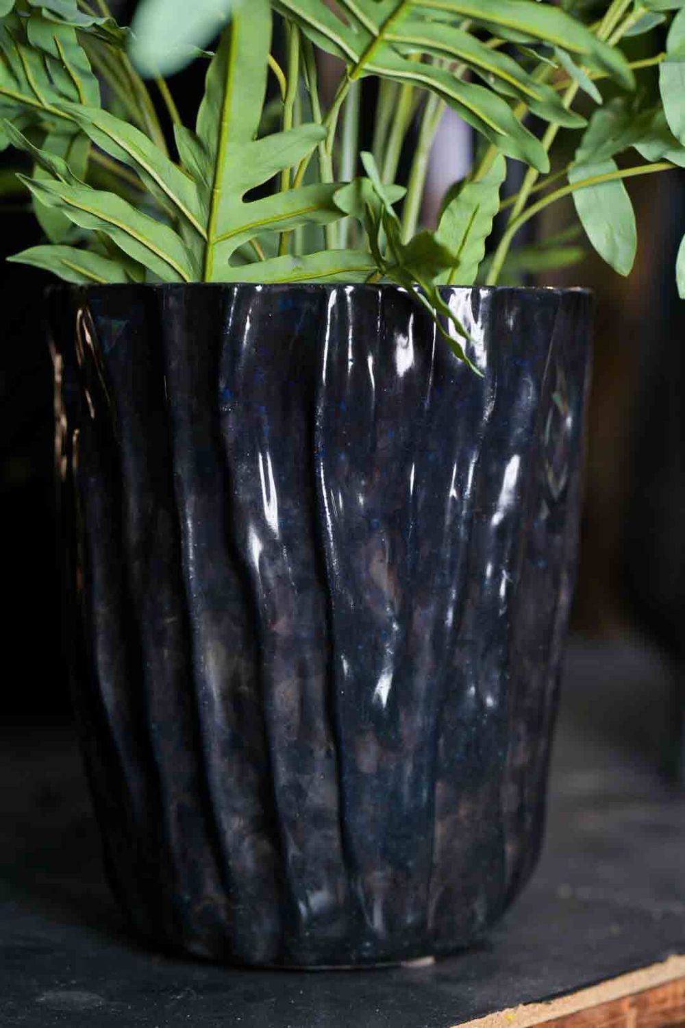 Vase Waves Tall 35 cm | Design vaas met golvende structuur voor moderne interieurs