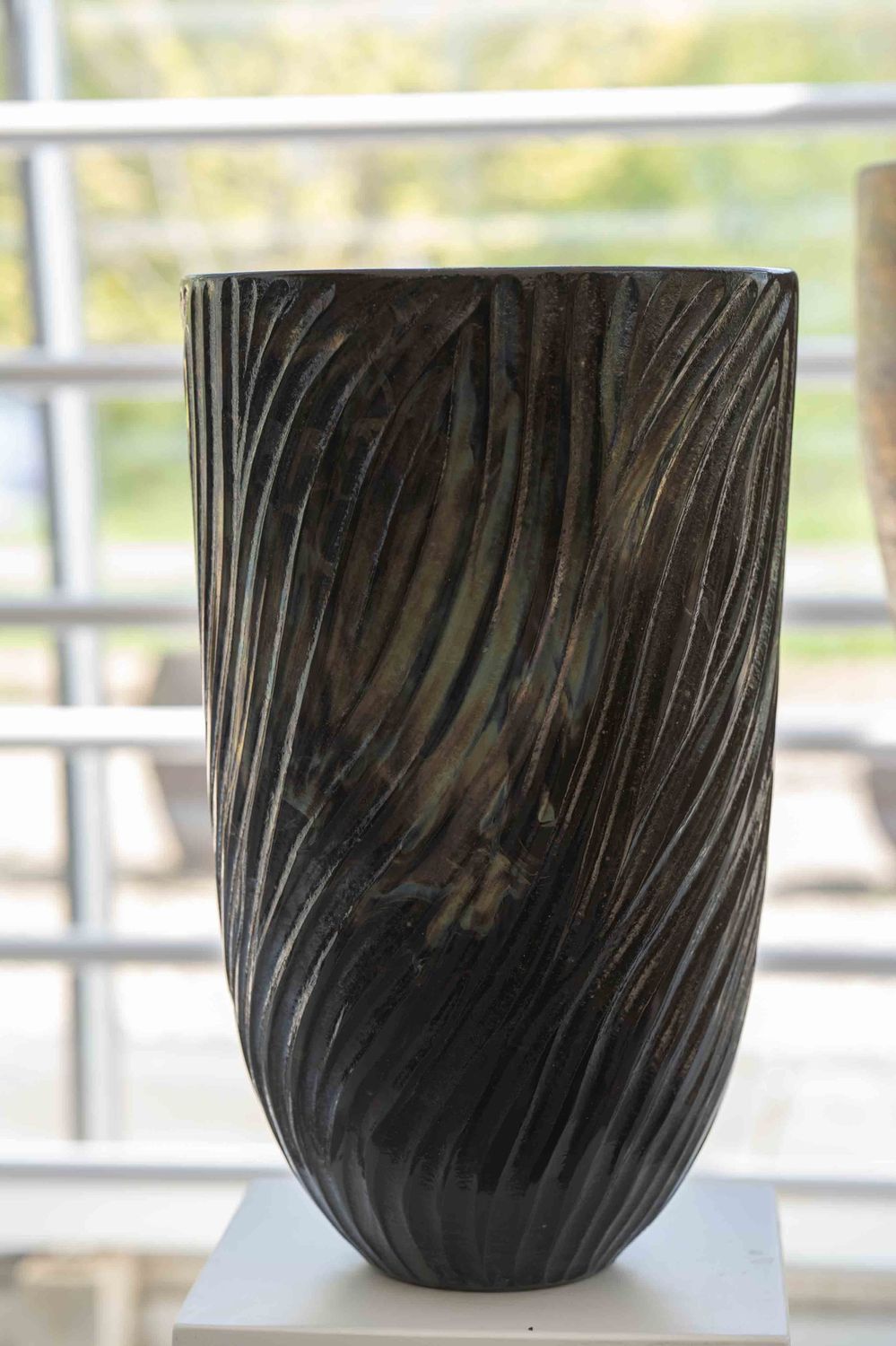 Livin Beauty Vaas River Carving – Black Silver – 90 cm