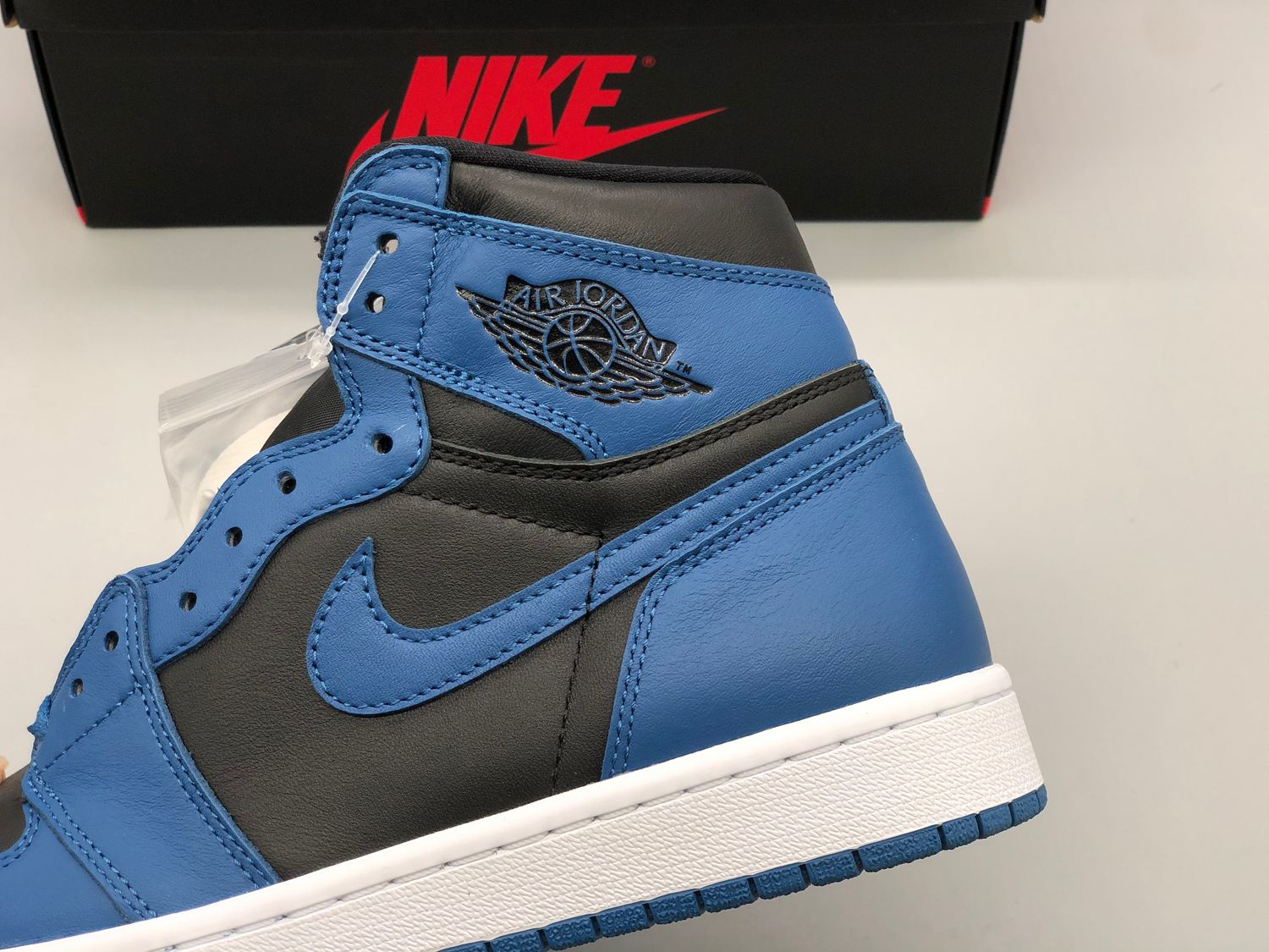 Air Jordan 1 High OG Dark Marina Blue