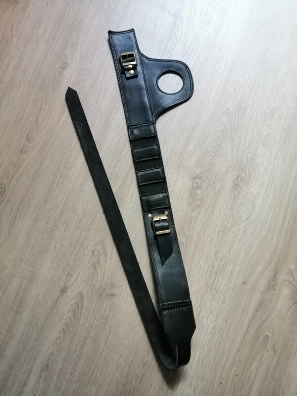 Cafe Racer style &quot;Black&quot; Genuine cow leather strap Triumph Bonneville Bobber &#39;18/&#39;... (9 liters tank)