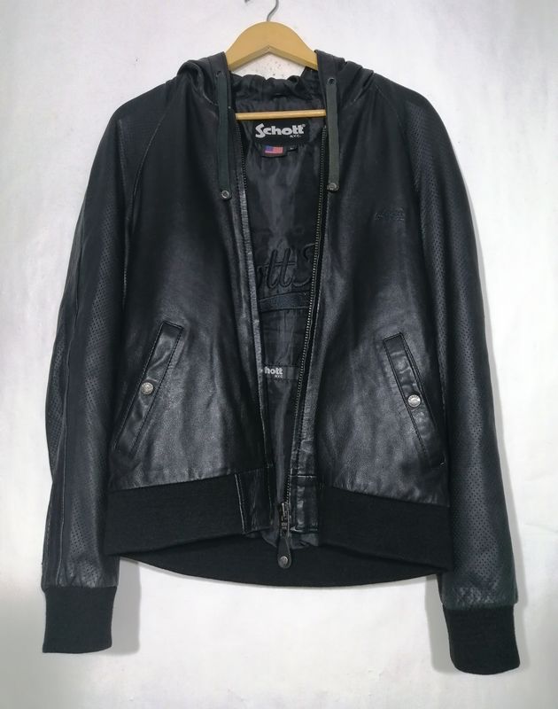 SECOND HAND Elegant urban leather jacket with hood Schott size L/M for men
