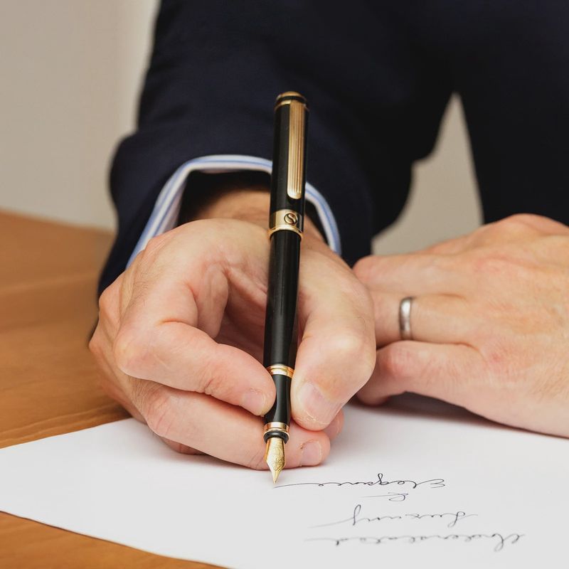 Classic Black Fountain Pen M nib