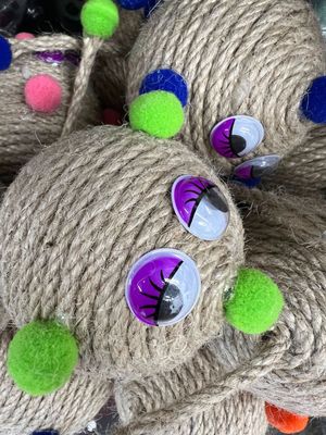 LEPUS Sisal Ball w/ Tail &amp; Rattle