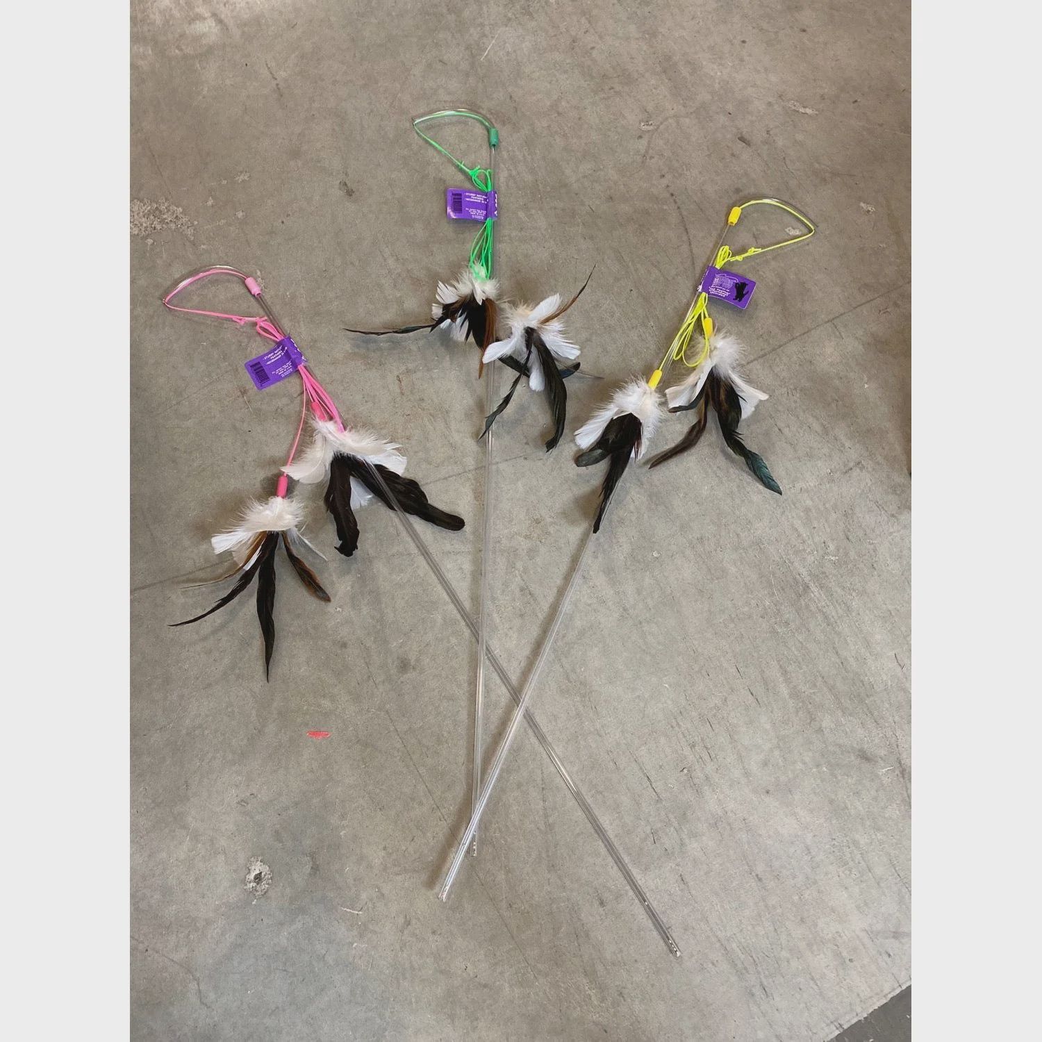 VEE PURFECT FEATHER WAND CAT TOY (36&quot;)
