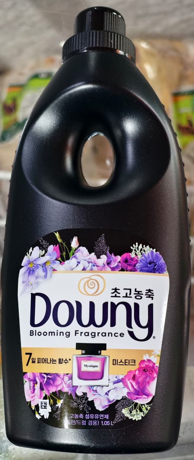 Downy  Pewangi Pakaian 1.05l