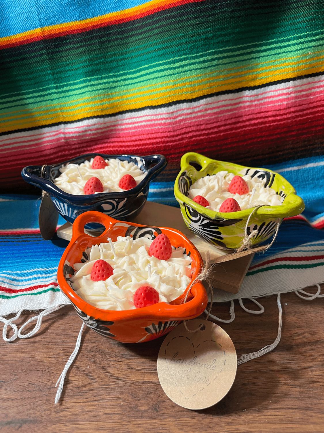 Fresas con Crema Salsa Bowl