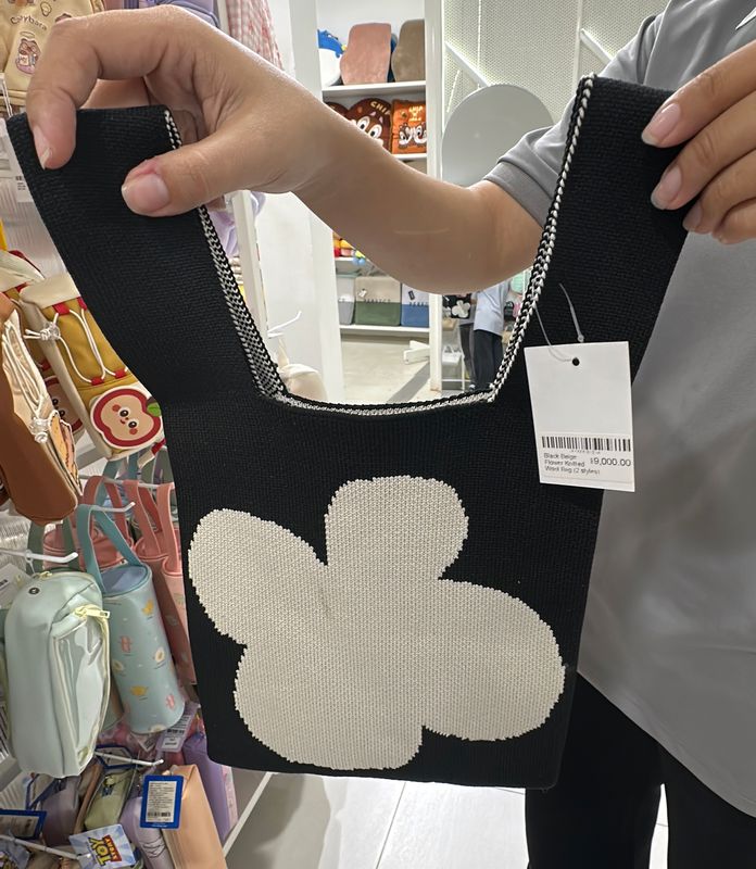 Black Beige Flower Knitted Wool Bag (2 styles)