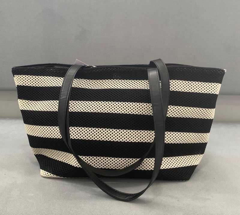 Striped woven tote bag (B&amp;W)