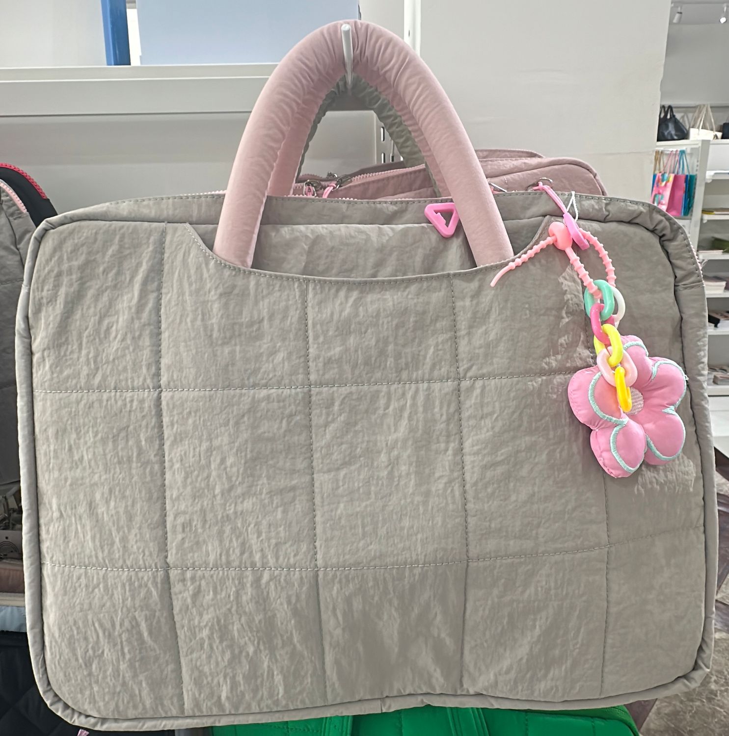 Square Pattern With Keychain Laptop Bag (16 inches) - Gray