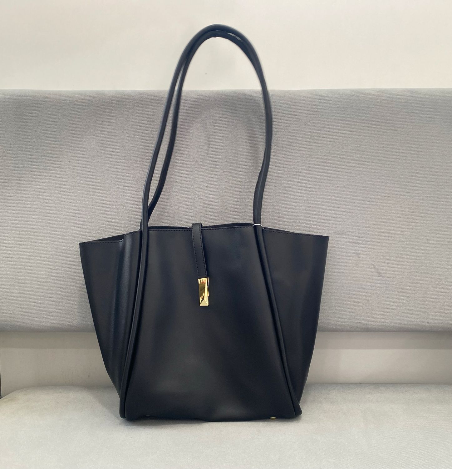 Leather Bucket Gold Button Tote Bag M28 - Black