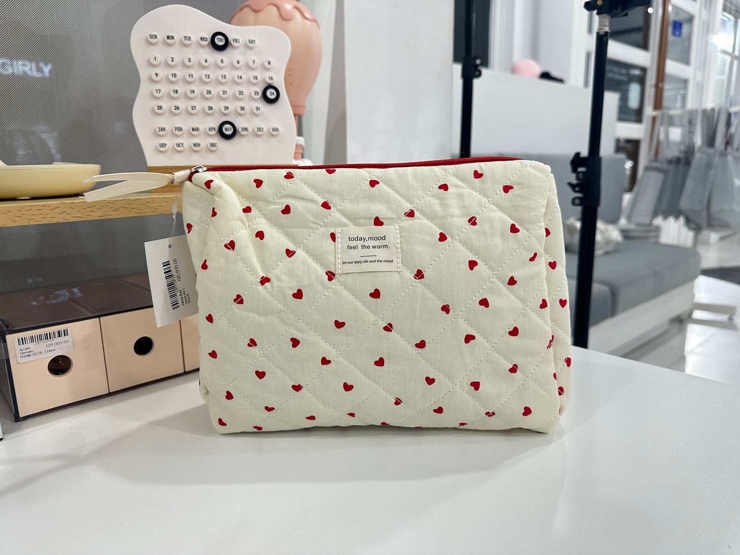White-Red Heart dot L Pouch