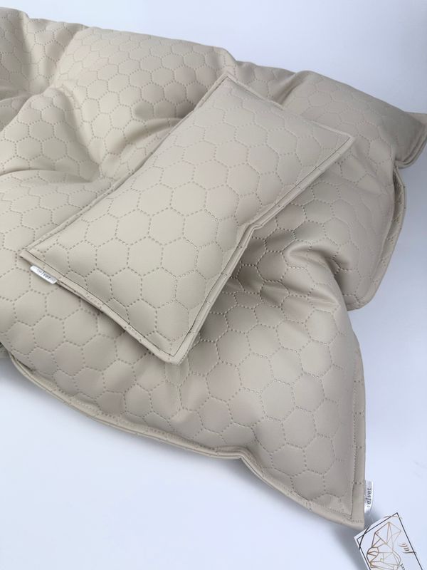 Legowisko FAB Leather 80/60 cm jasny beż