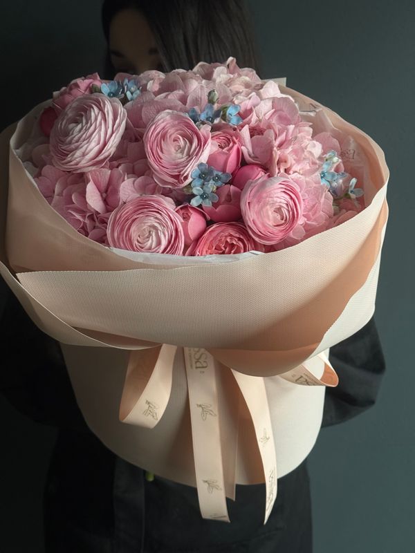 Bouquet with ranunculus, hydrangeas, roses, and blue accents «Carolina»
