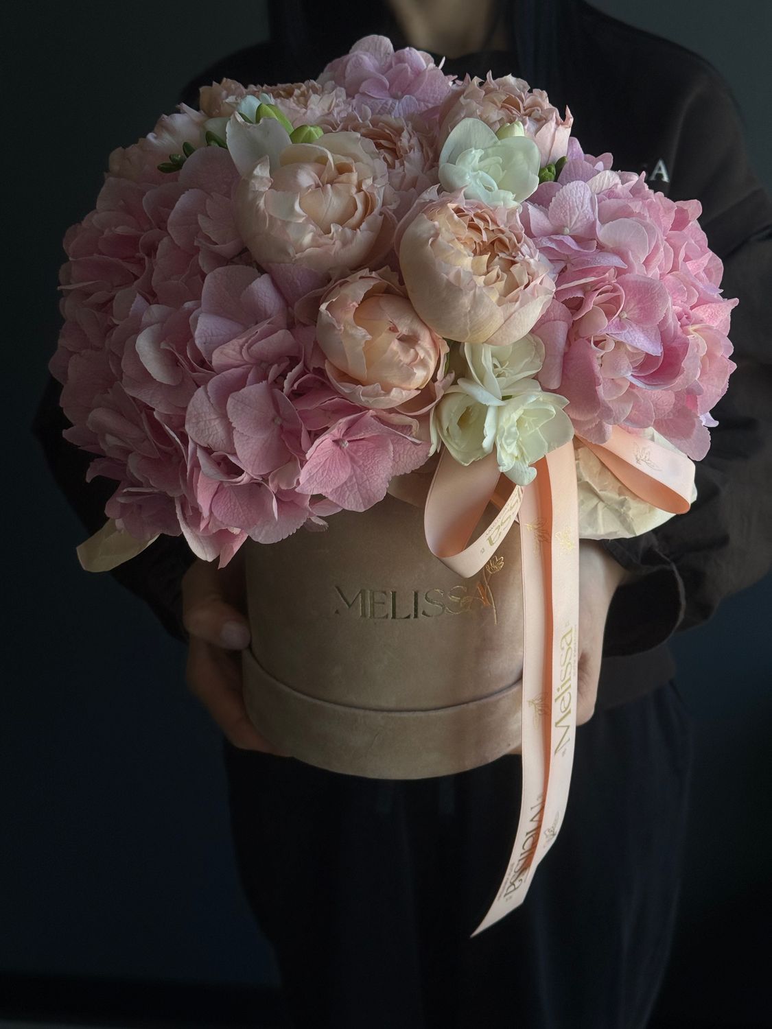 Box with freesias, hydrangeas, and roses «Marine»