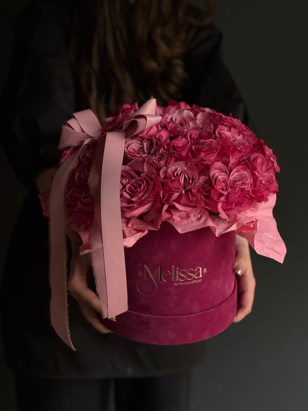 Box with raspberry roses «Country»