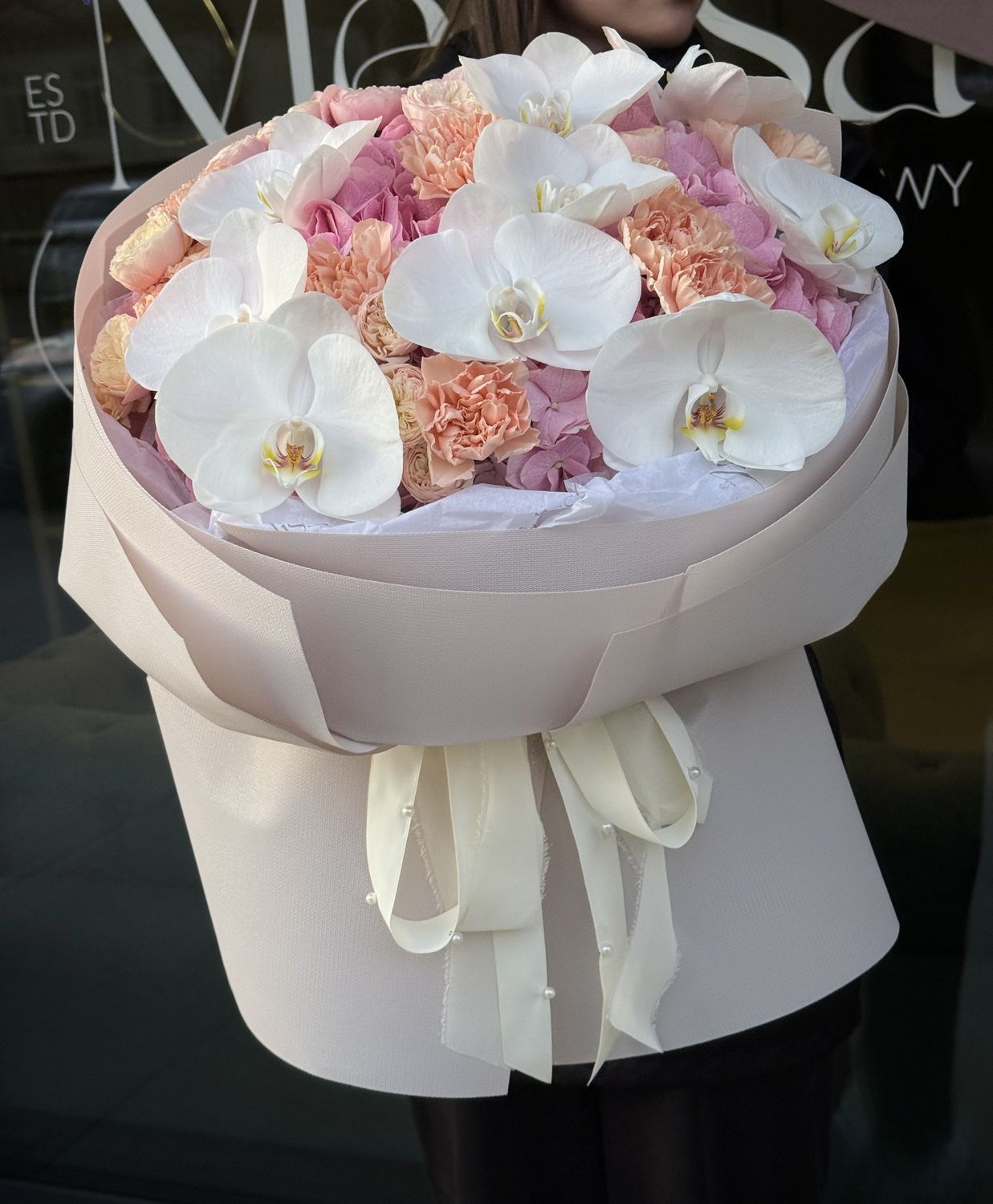 Bouquet with roses, orchids, and hydrangeas «Elsa»