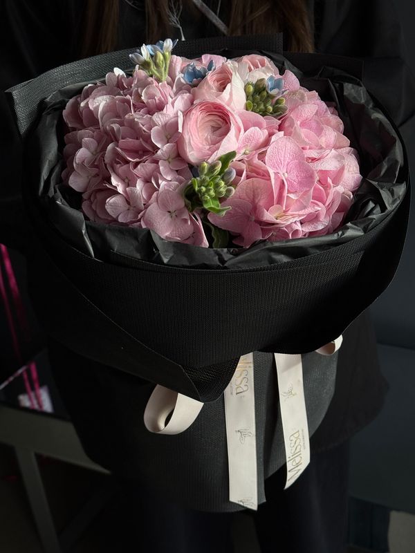 Bouquet with ranunculus, hydrangeas, and a blue accent «Veronika»