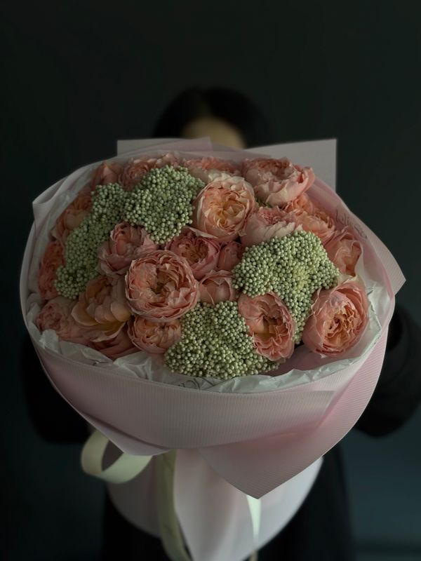 Bouquet with spray roses and ozothamnus «Astoria»