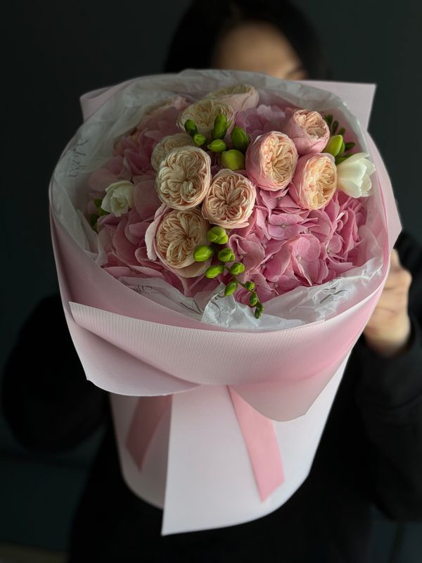 Bouquet with spray roses, hydrangeas, and freesias «Rosalind»