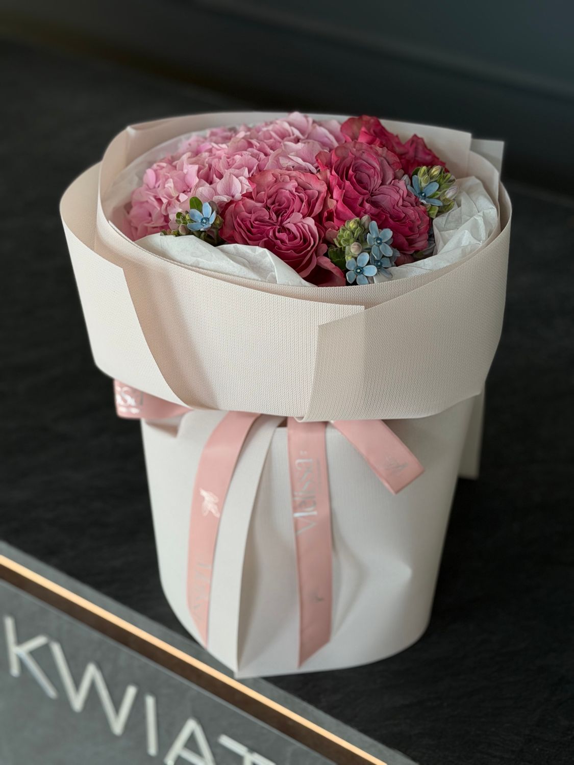 Bouquet of raspberry roses, hydrangeas and a blue accent «Fauna»