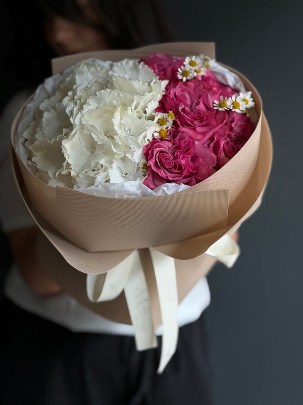 Rose, chamomile and hydrangea bouquet «Noctis»
