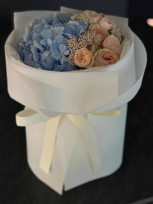 Hydrangea and rose bouquet with white accents «Rowena»