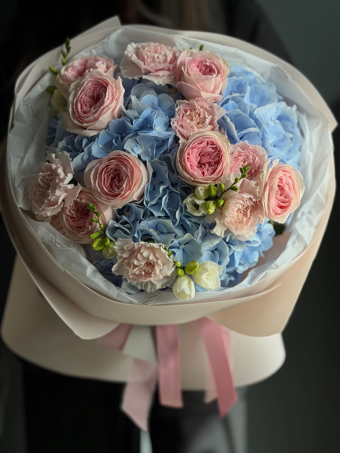 Bouquet with blue hydrangeas, roses, carnations and freesias «Evelyn»
