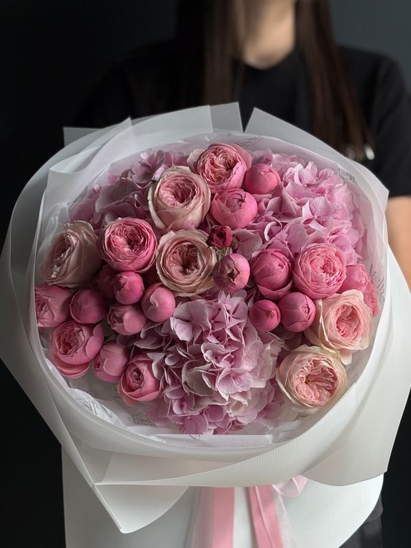 Bouquet of pink hydrangeas and peony roses «Teresa»