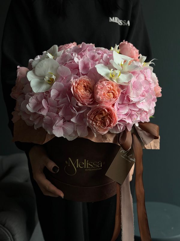 Flower box with hydrangea, spray rose and orchid «Theodora»