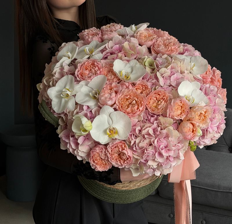 Basket with hydrangea, spray rose and orchids «Dana»
