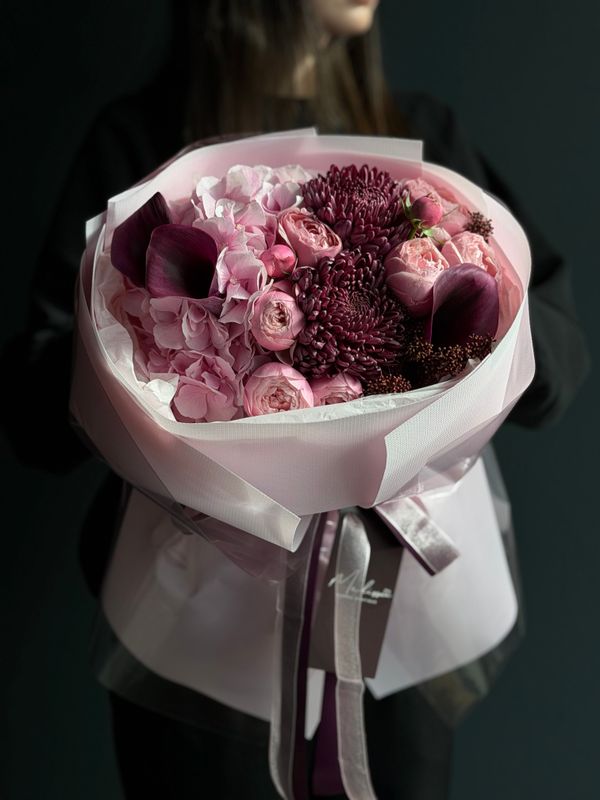 Bouquet of hydrangeas, chrysanthemums, spray roses and calla lilies «Althea»