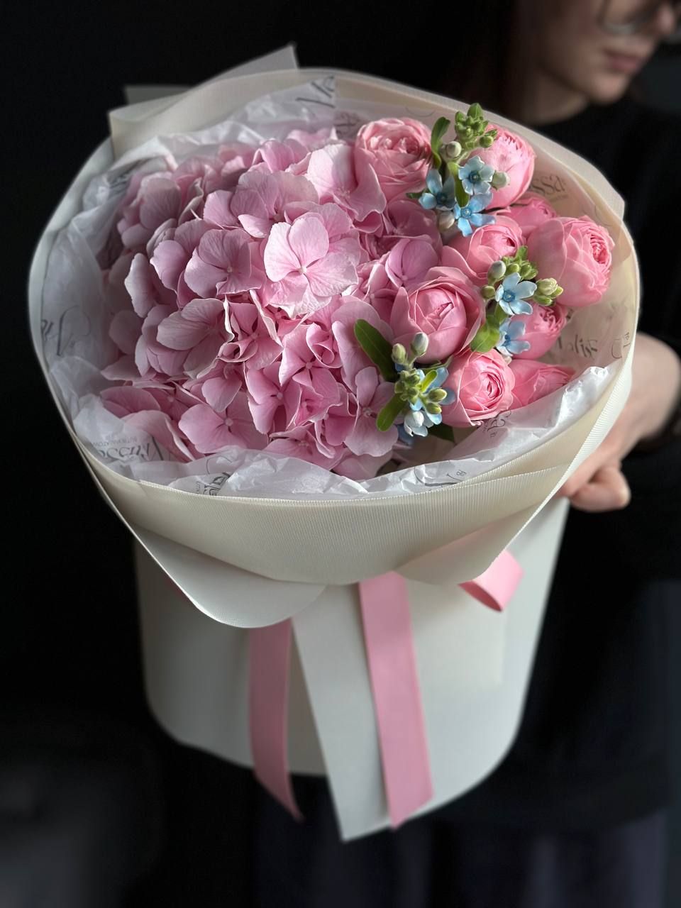 Bouquet of hydrangeas and spray roses with blue accents «Simona»