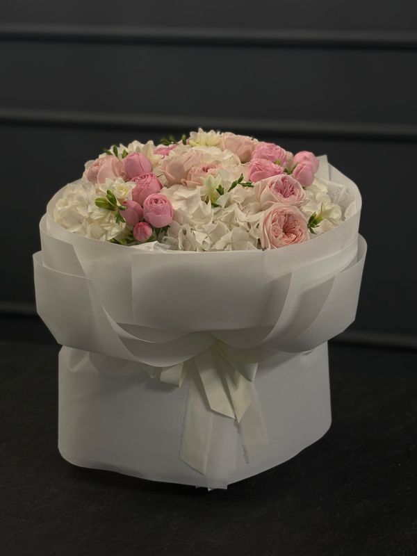 Bouquet of hydrangeas, roses and freesias «Sabine»