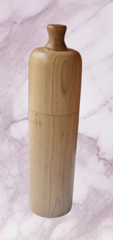 Moulin à poivre en châtaignier