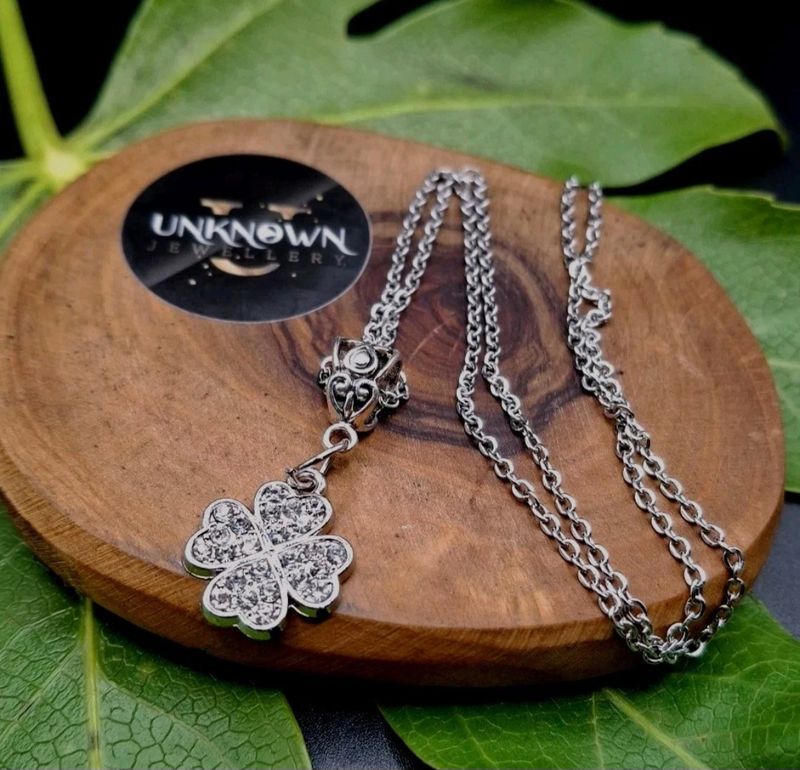 Shamrock sparkly clover lucky pendant necklace