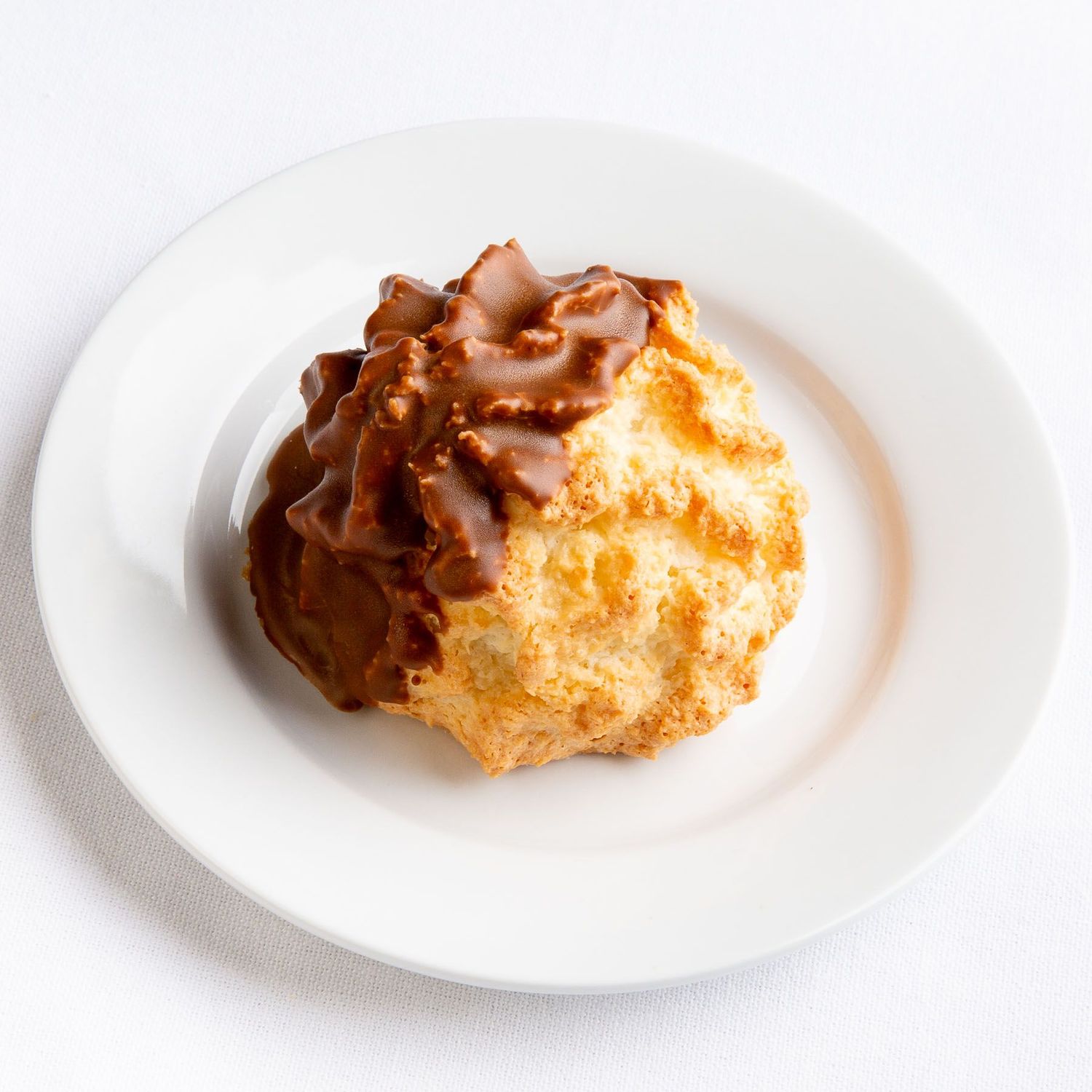 Coconut Macaron with Chocolate