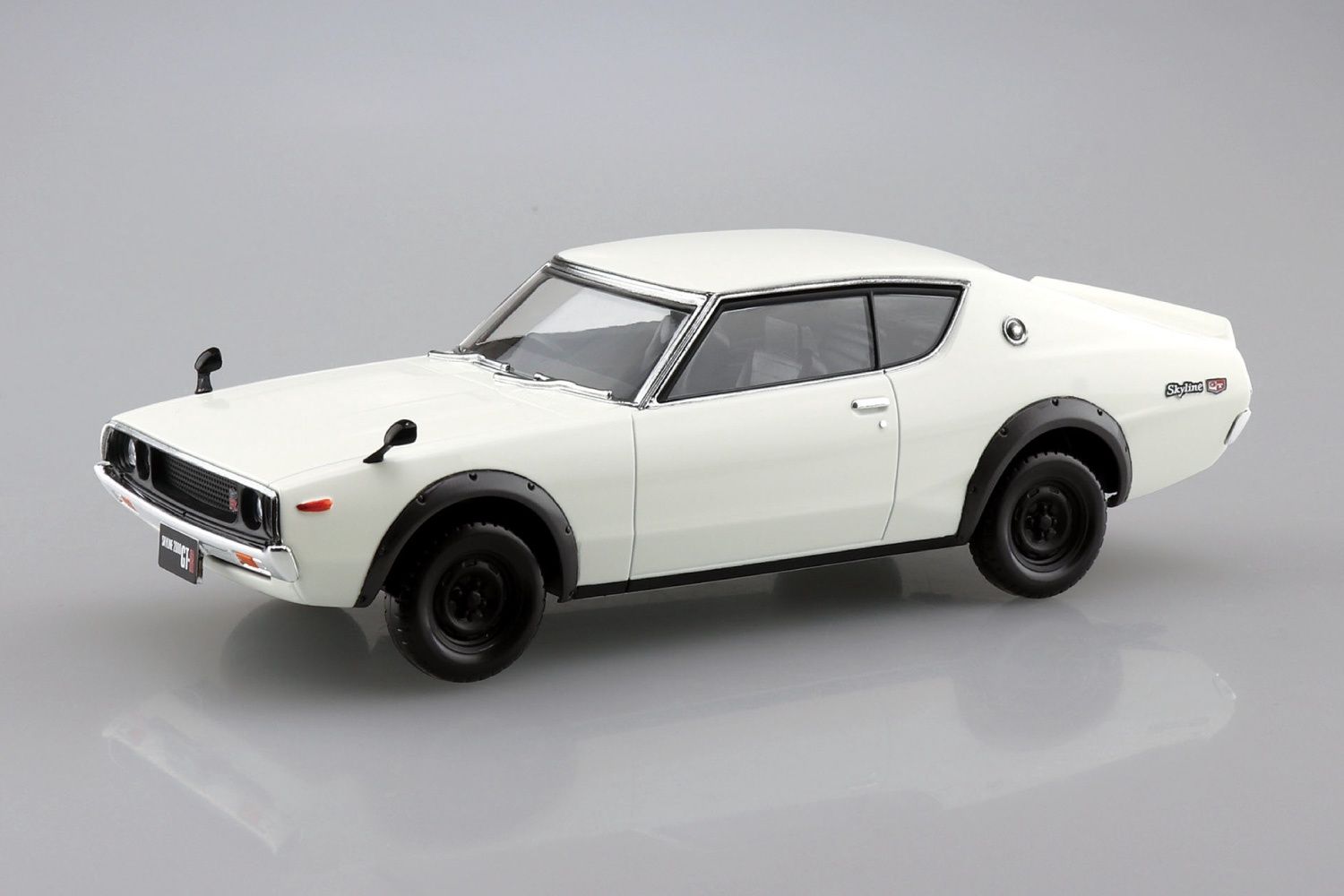 Aoshima 1/32 Nissan C110 Skyline GT-R (White) Snap Kit 204207