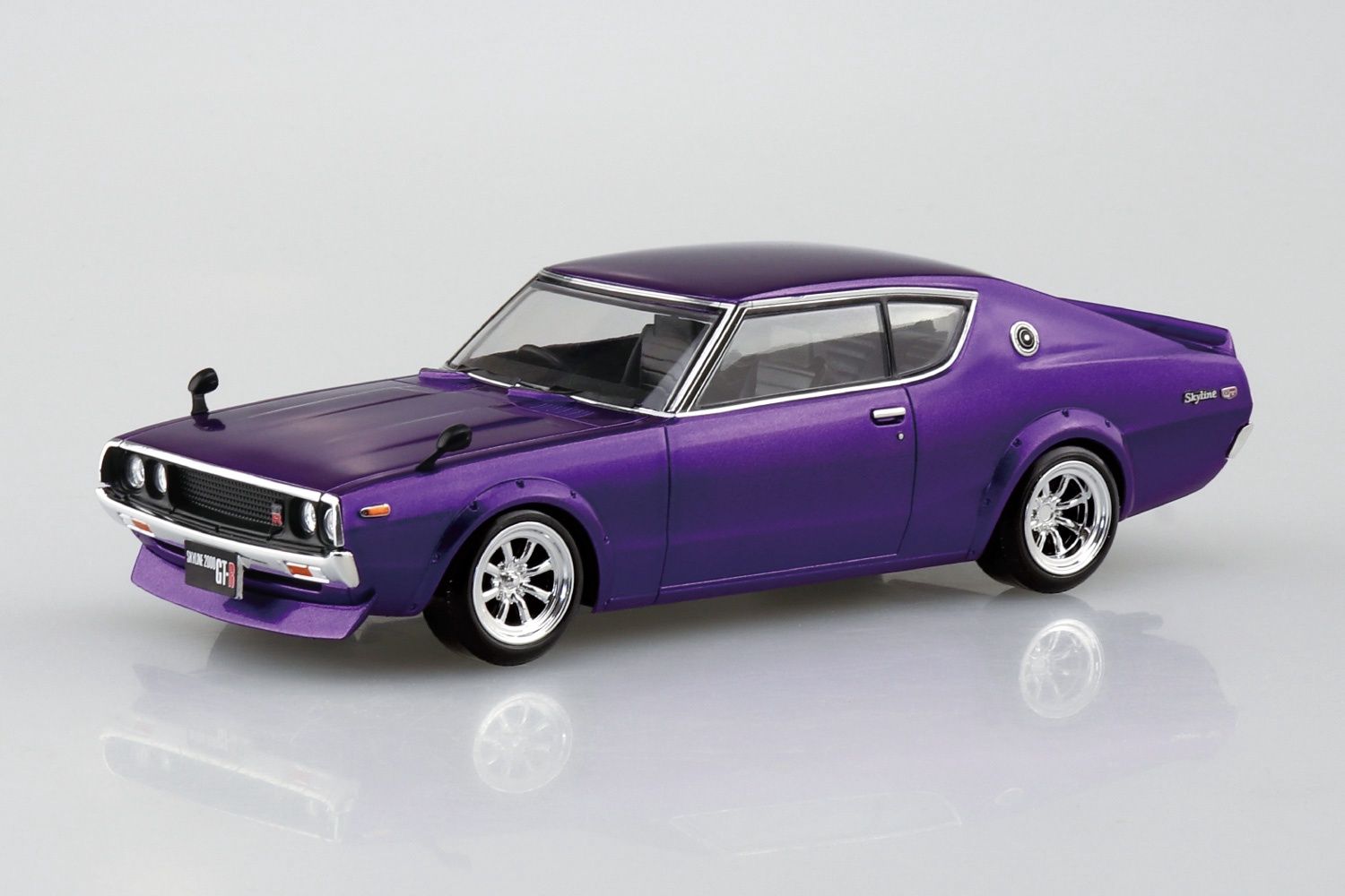 Aoshima 1/32 Nissan C110 Skyline GT-R Custom (Metallic Purple) Snap Kit 204313
