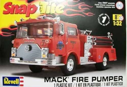 Revell 1/32 Mack Fire Pumper 85-1945