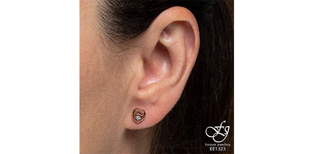 Maple Leaf Forever 10KRW .02TW Diamond Heart Earrings EE1323