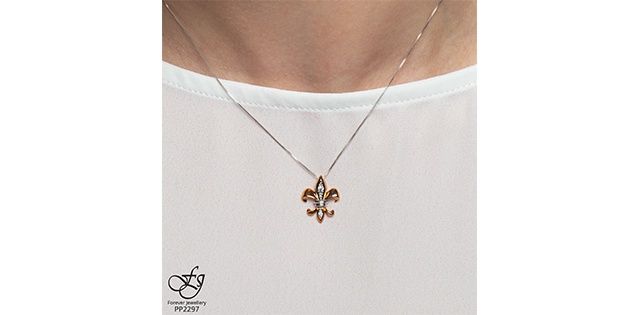 Maple Leaf Forever 10KRW .05TW Diamond Necklace PP2297