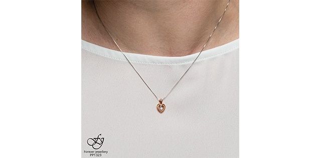 Maple Leaf Forever 10KRW .02TW Diamond Necklace PP1323