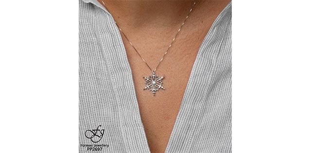 Maple Leaf Forever 10KW .053TW Diamond Necklace PP2697