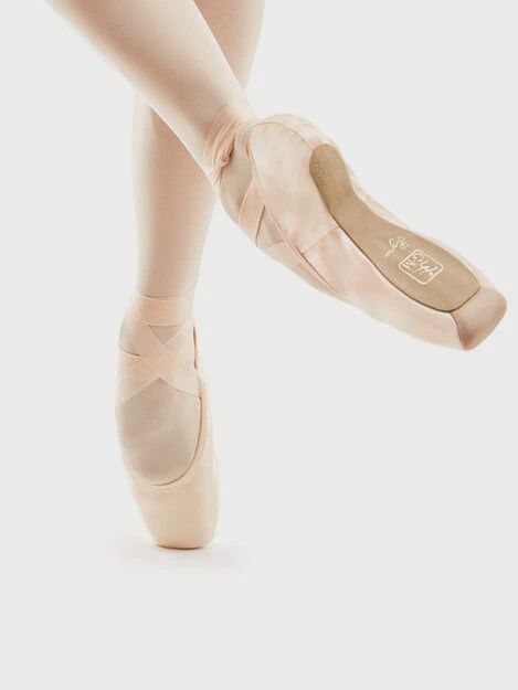 LYRA POINTE SHOE SCULPTED FEATHERFLEX (GM-LYRASCULPTEDFF), Box: 3PLUSBOX, Size: 7.5, Width Run: MEDIUM